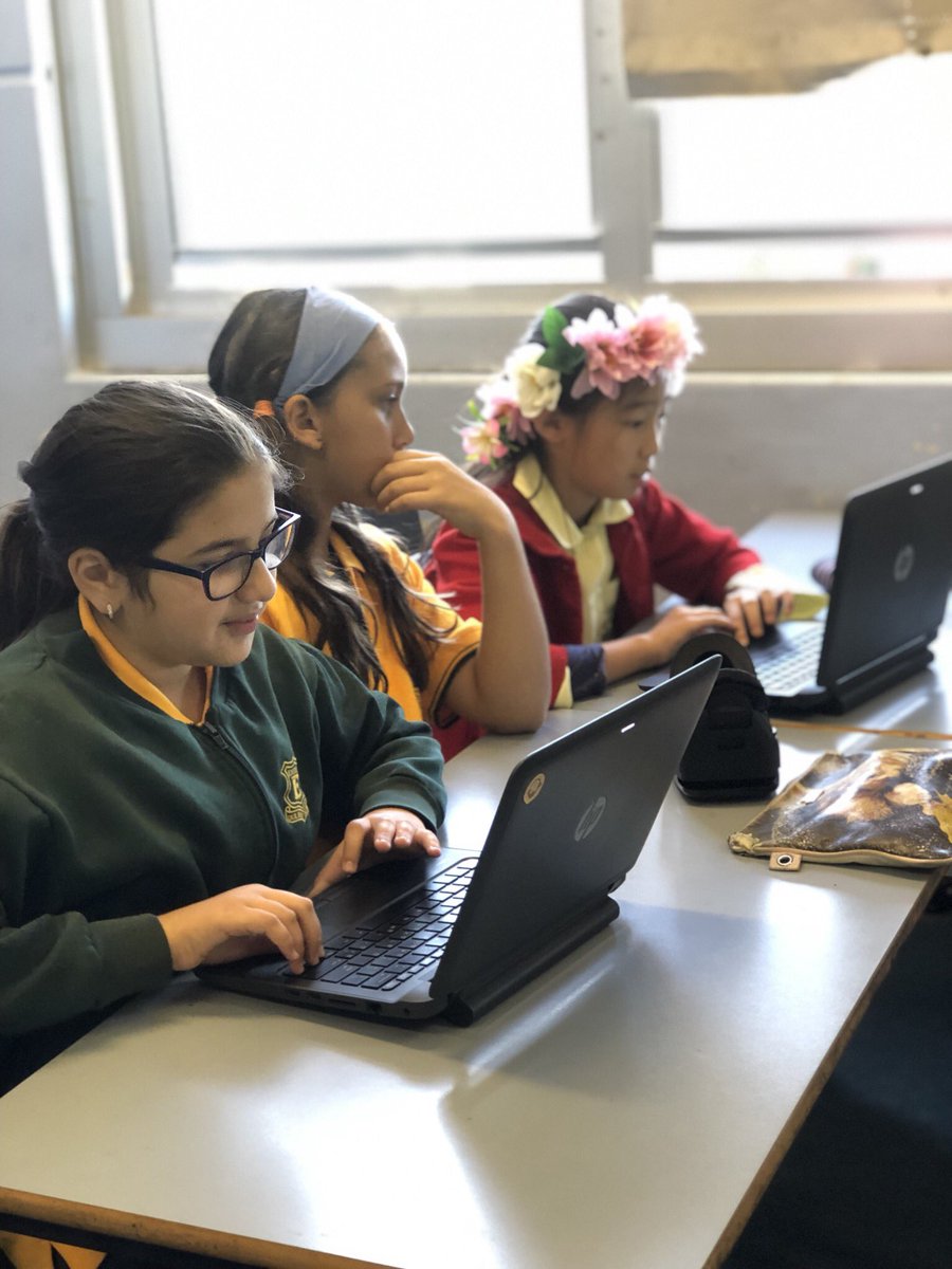 This morning we had the opportunity to learn more about our <a href="/STEM_Share/">stemshare</a>  VR kit. Giant thank you to Brett who workshopped with the students using @CoSpaces_Edu to create their own VR. Can’t wait to workshop other staff at <a href="/EnfieldPublic/">Enfield Public School</a>. Their smiles and engagement was beaming!