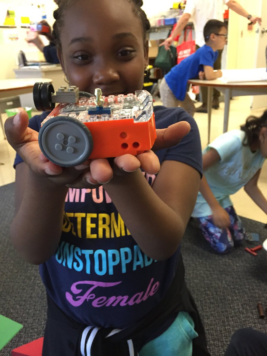 raycmercer's tweet image. Another group of student had a chance to explore what is possible with @MeetEdison robots today @PinewayPS @Creating_STEAM