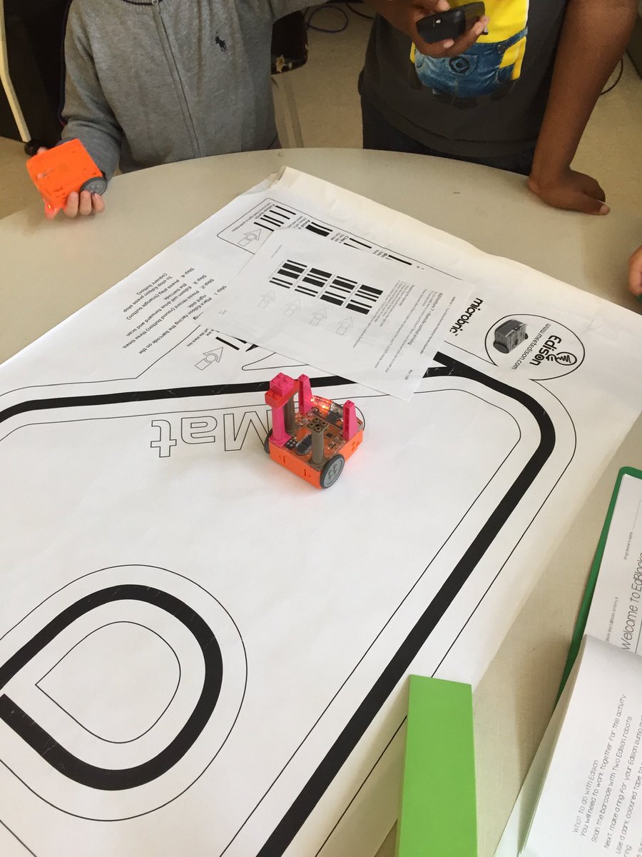 raycmercer's tweet image. Another group of student had a chance to explore what is possible with @MeetEdison robots today @PinewayPS @Creating_STEAM