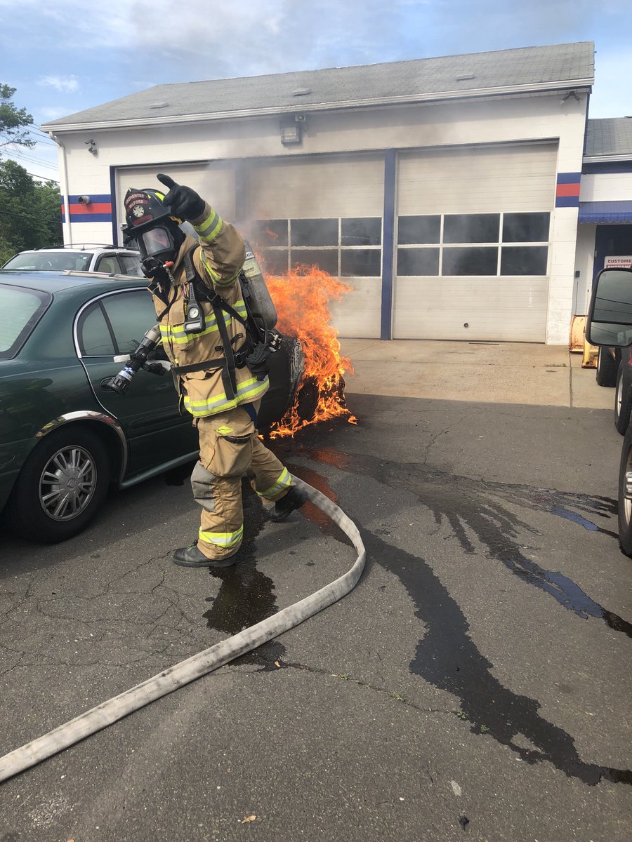 Senior Firefighter Roger King calling for water from Engine 4 at an engine compartment fire on Sunday.  #milfordprofessionalfirefighters #Devon #Engine4