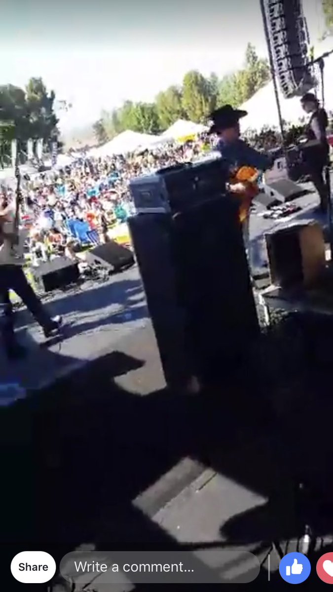 On stage in California!!! 
What a crowd!
LOVE EVERYBODY!!!