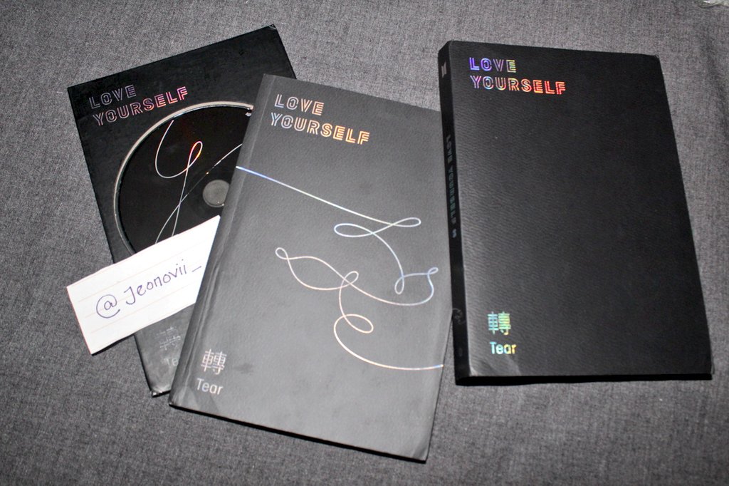 kimjeonpii_'s tweet photo. ♥ Worldwide Give Away ♥
Love yourself tear album only
'O version'

To enter this ga:
🌸 Follow me💜
🌸 Retweet
🌸 Reply with your country

🍁 Ends 9 June 2019 🍁
         🌸1 Winner
I'll DM the winner if I don't get a reply with 24h I'll pick someone else💜
@BTS_twt https://t.co/IvMyxlfl6y