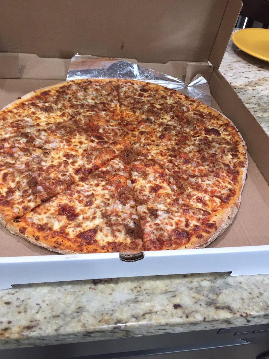 cocon53's tweet photo. @Vrz51 Thanks for the pie tonight as usual! @PiezonsPizzeria https://t.co/g5xuZBbLw3