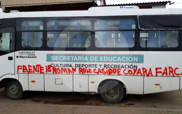 herbinhoyos's tweet photo. Respecto a las supuestas disidencias de las Farc, nunca hemos visto un comunicado del @PartidoFARC denunciando o rechazando a las disidencias por usar el mismo nombre del partido o por marcar vehículos con las letras FARC - EP. Eso significa que si no hay rechazo, son los mismos. https://t.co/Lbg7vtzIas