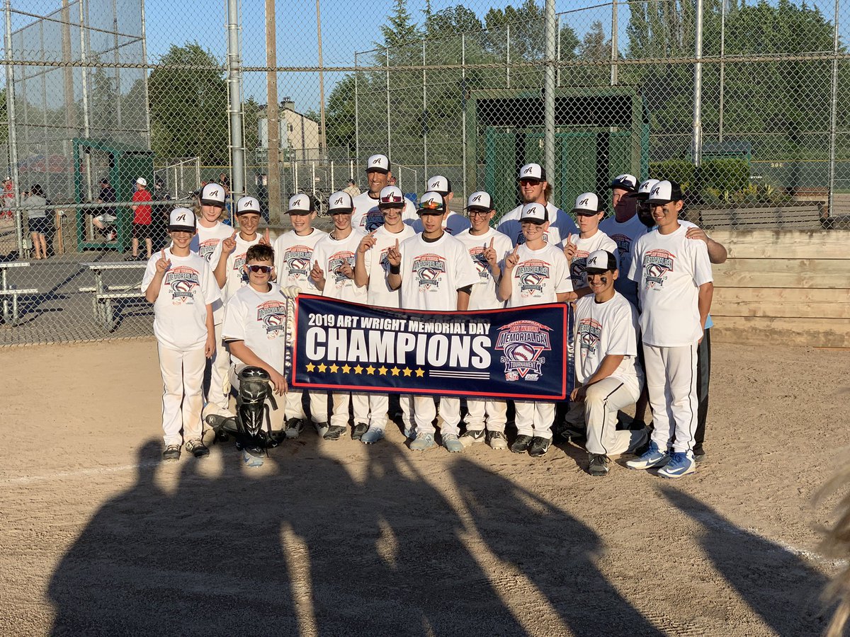 AveryStrongDIPG's tweet photo. GREAT weekend for @UntouchablesDS 13U, winning the @SeattleElite Art Wright Classic and going 3-0 on championship Monday in their #AveryStrong jerseys! Thanks for always supporting the AHDDF and representing this month! #DefeatDIPG #UT13 https://t.co/JheRuZz7SQ