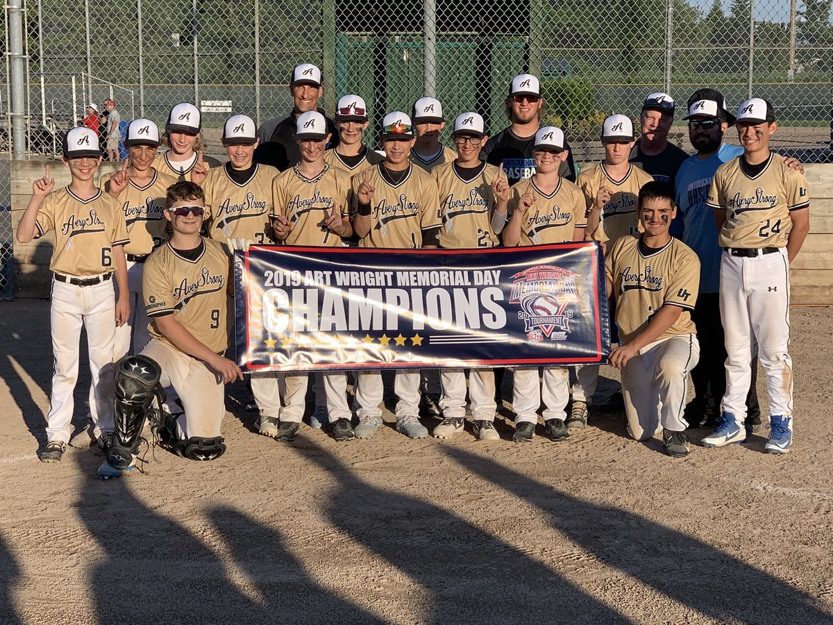 AveryStrongDIPG's tweet photo. GREAT weekend for @UntouchablesDS 13U, winning the @SeattleElite Art Wright Classic and going 3-0 on championship Monday in their #AveryStrong jerseys! Thanks for always supporting the AHDDF and representing this month! #DefeatDIPG #UT13 https://t.co/JheRuZz7SQ