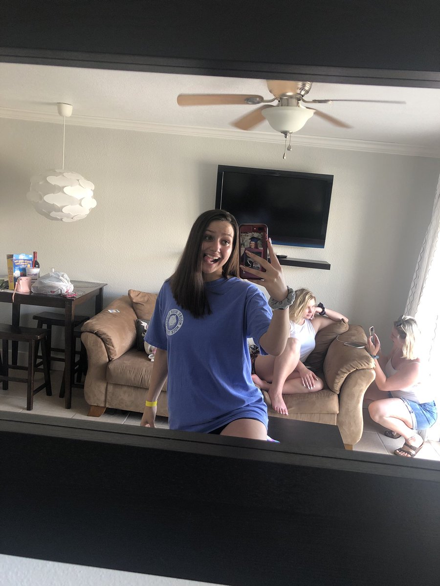 tabin_rylee's tweet photo. ✂️✂️ everything feels better after a new cut right?? https://t.co/nUMFdXKIZO