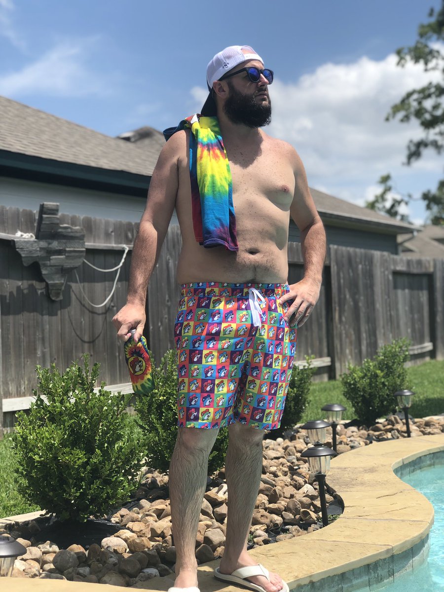 RjCausley's tweet image. A few sneak peaks from my Buc-ees!  photo shoot! #humbled #bucees #poolready #kooziegamestrong #peace #love #beavernuggets #uncbod #ad #buceestexas @buceesOfficial @bucees