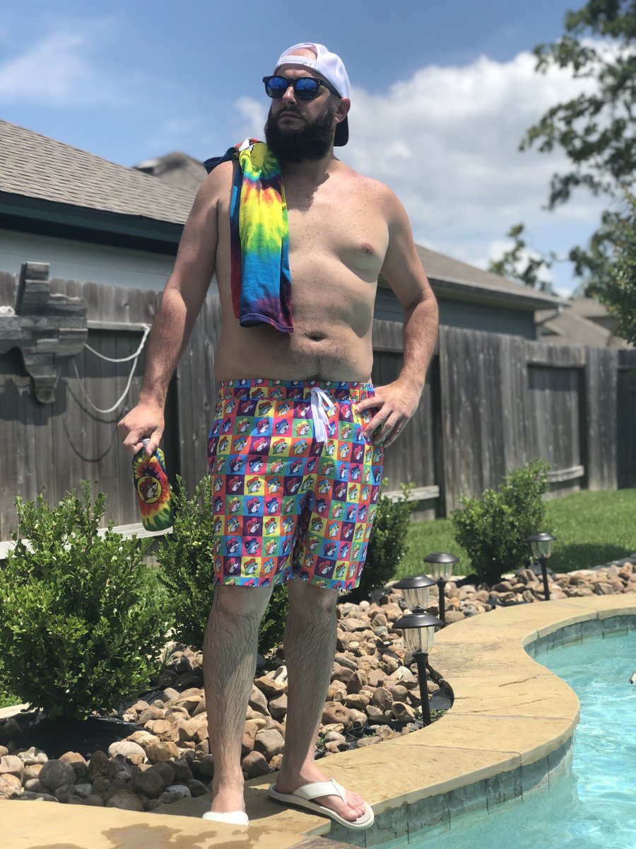 RjCausley's tweet image. A few sneak peaks from my Buc-ees!  photo shoot! #humbled #bucees #poolready #kooziegamestrong #peace #love #beavernuggets #uncbod #ad #buceestexas @buceesOfficial @bucees