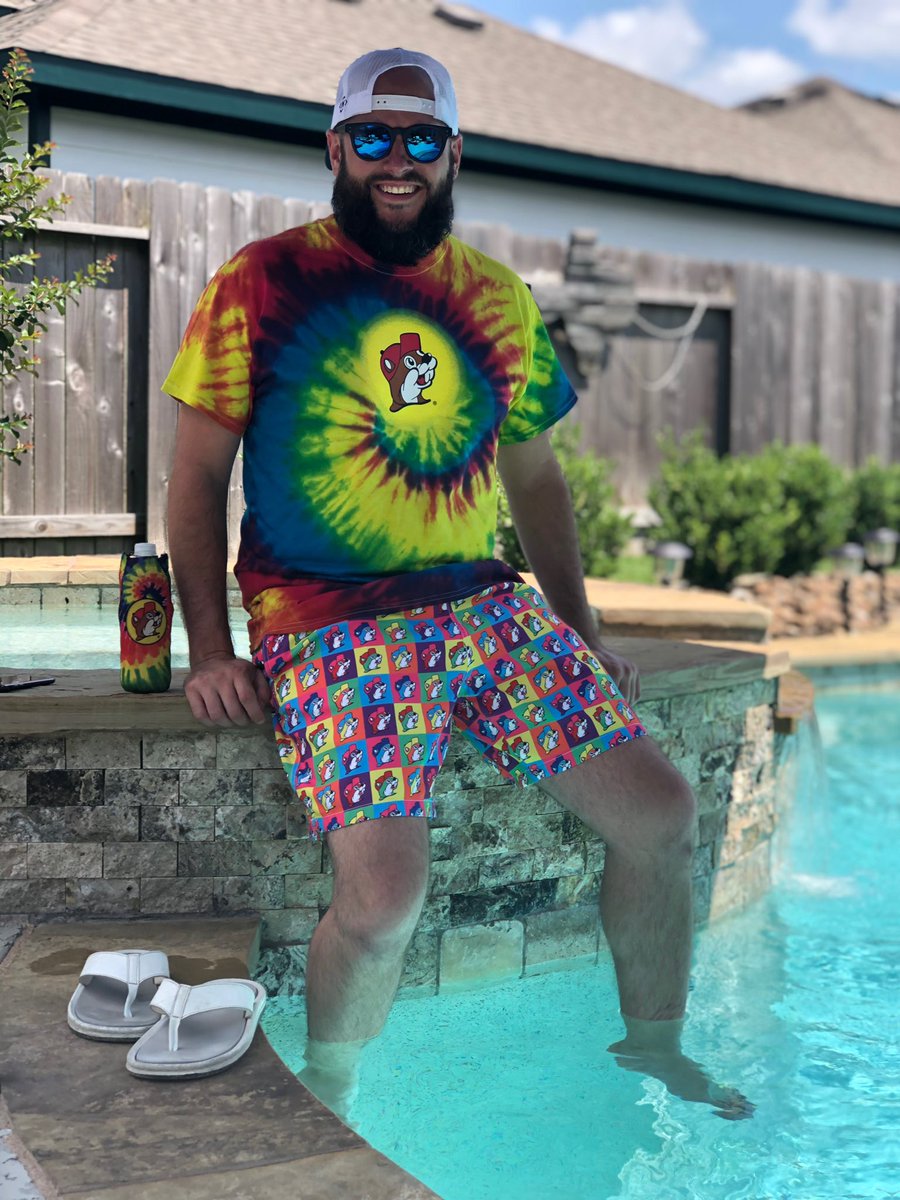 RjCausley's tweet image. A few sneak peaks from my Buc-ees!  photo shoot! #humbled #bucees #poolready #kooziegamestrong #peace #love #beavernuggets #uncbod #ad #buceestexas @buceesOfficial @bucees