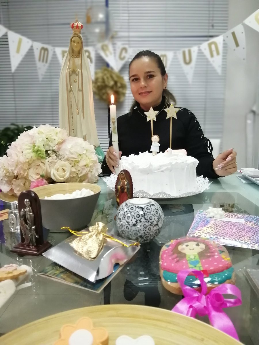 lorenamurciag's tweet image. Quiero compartir con ustedes la celebración de mi primera comunión.
Donde me siento muy orgullosa de lo que Dios me ha regalado y en lo que me ha convertido y gracias a él soy una mujer con mucha fortaleza y con mucha humildad, porque nos enseña que con el ejemplo podemos dar más