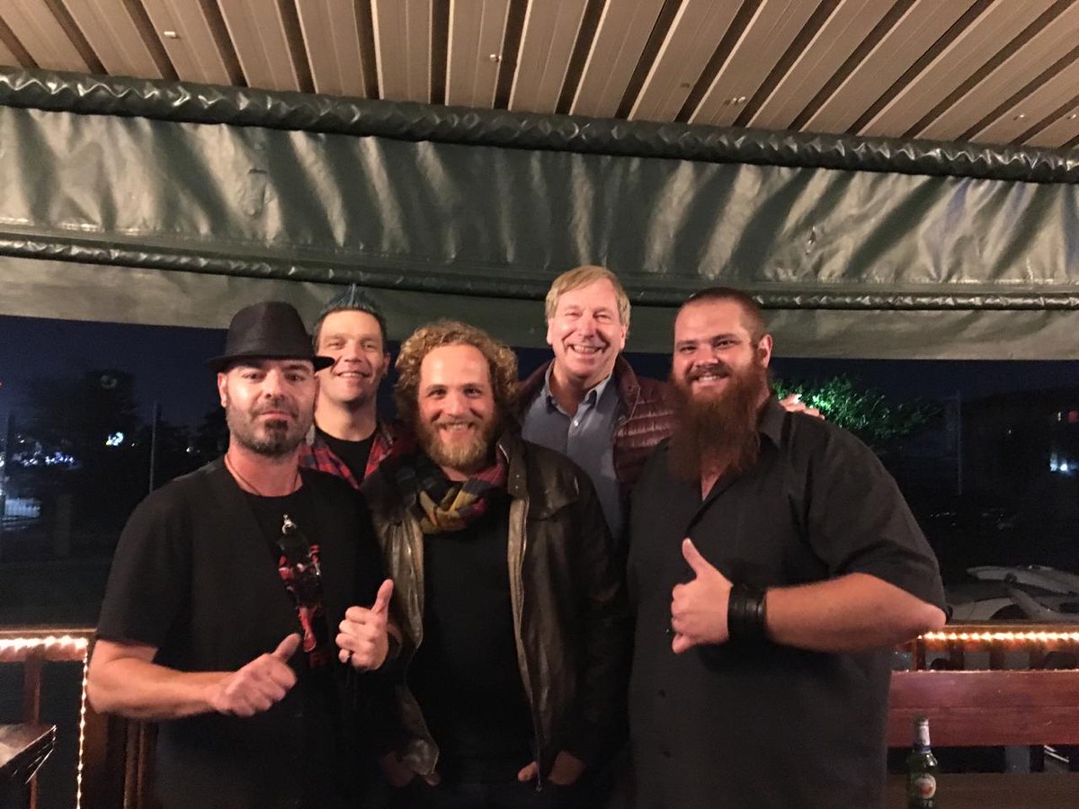 7sidestory's tweet photo. #sevensidestory #livemusic https://t.co/XuFoRrHS7r