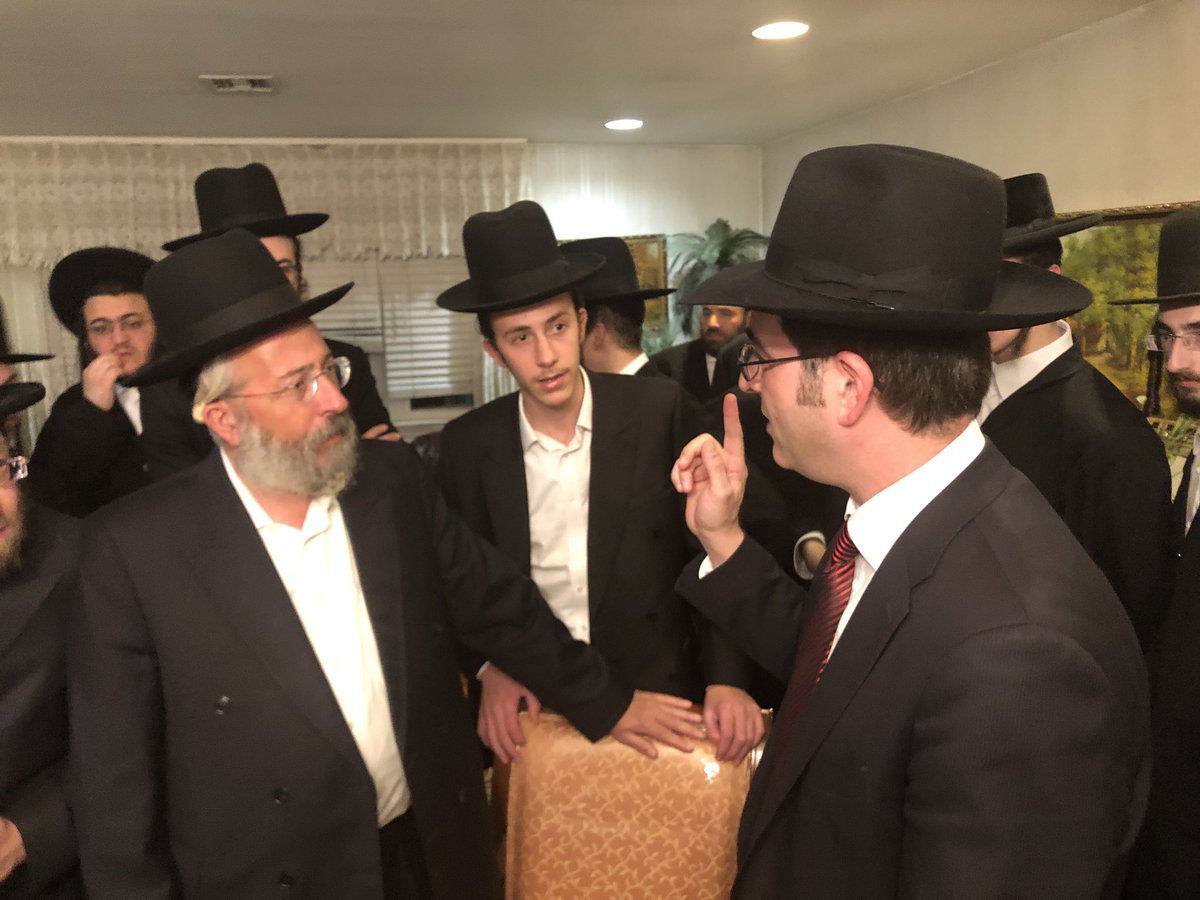 askbooboo's tweet photo. The Sea Gate community welcomes @KalmanYeger at the residence of Rabbi Meisels and thanks him for supporting Jewish causes and the Sea Gate/Boro Park shuttle https://t.co/kZjqRgaAbx