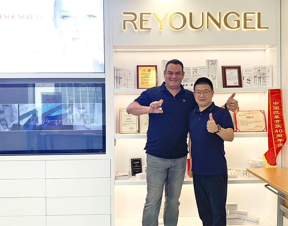 reyoungel's tweet image. Mr. Argeins from South America visited Reyoungel's Shanghai headquarters last week. Mr. Argeins represented and promoted Reyoungel products in his region, he has been working with us for over 15 years, and he is one of Reyoungel's most important and closest partners.