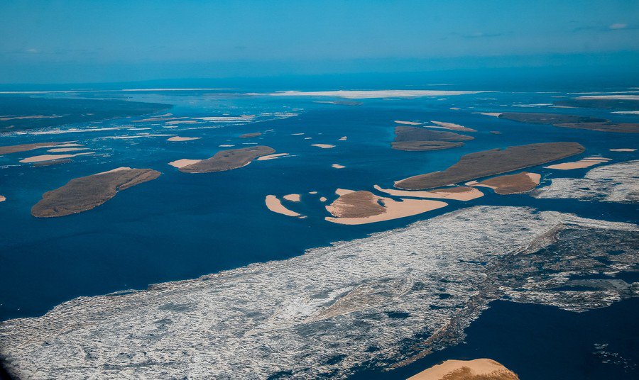 Устье реки лена дельта эстуарий. Реки впадающие в лаптевых. Архипелаг северная земля остров октябрьской революции. Реки впадающие в лаптевых. Реки впадающие в лаптевых.