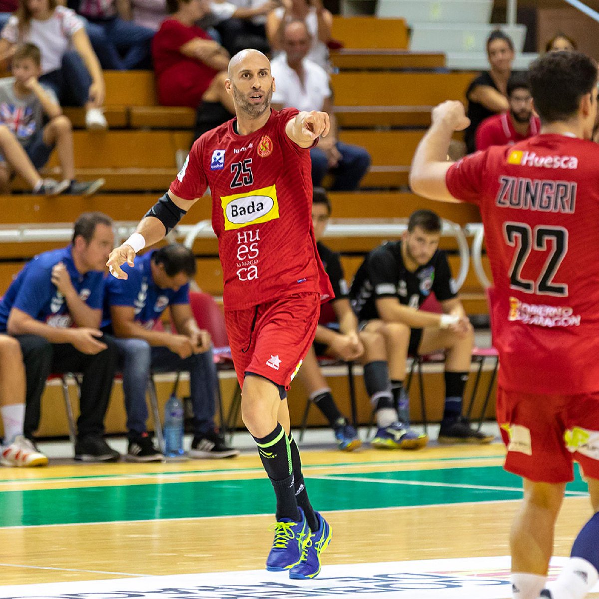 ✍️ RENOVACIÓN | <a href="/marcomira25/">Marco Mira</a> seguirá con nosotros dos temporadas más🤾‍♂️

👉bit.ly/2JI69QI

El capitán sumará su decimosexta campaña con el <a href="/BmHuesca/">Bada Huesca</a> 

#VamosBada #BadaHuesca #Renovación #Balonmano #handball