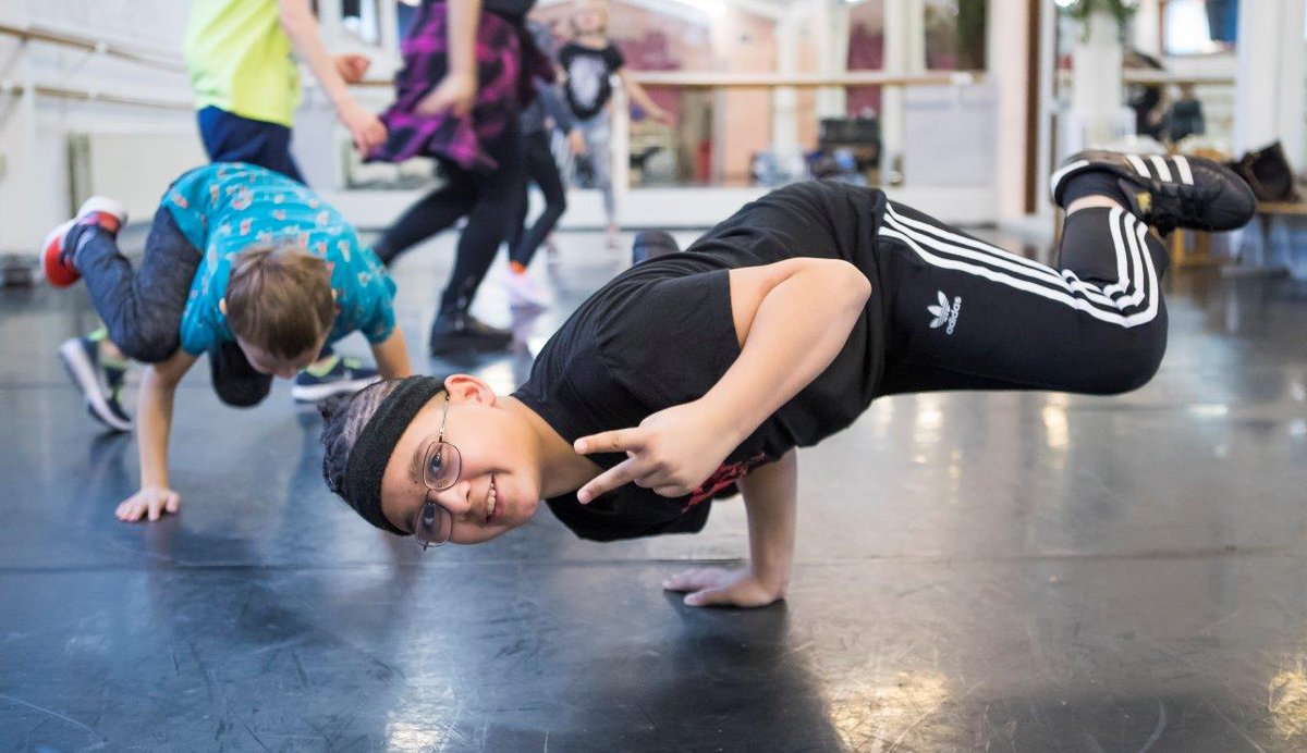 Gisteravond is het coalitieakkoord Samen voor Gelderland gepresenteerd. De komende jaren zet Gelderland zich in om armoede en tweedeling tegen te gaan. Onder meer door ondersteuning van Jeugdfonds Sport &amp; Cultuur. Dat is mooi nieuws! #kansenvoorallekinderen <a href="/provgelderland/">Provincie Gelderland</a>