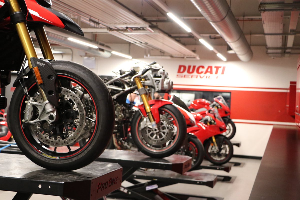 DucatiGlasgow's tweet photo. Although our #workshop is busy, we make sure we allocate time for your #firstservice. We know how much you want to get out on your #newbike once you've got it, and we don't want to stop that, especially at this time of year. #DucatiService https://t.co/s5yelgzqUq