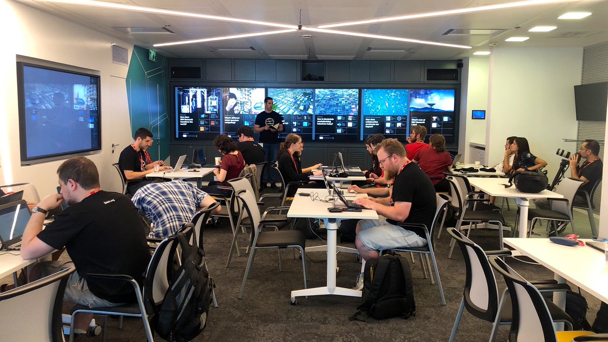 qiskit's tweet photo. Boker tov Haifa! 🇮🇱 Thank you to @IBMResearch Haifa for hosting our second local edition #qiskithackathon with students participating from across Israel. #qiskithaifa https://t.co/ic204YvDxe