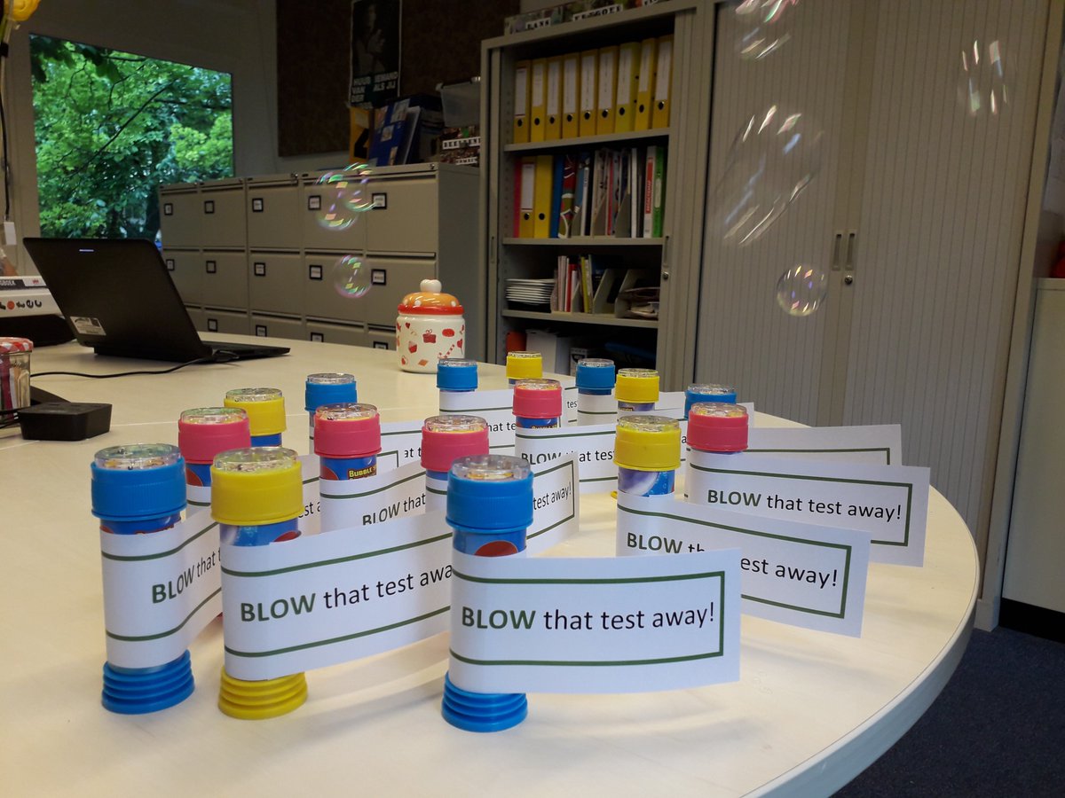 BLOW that test away! Na inspanning is het nu tijd voor ontspanning! #lol #plezier
