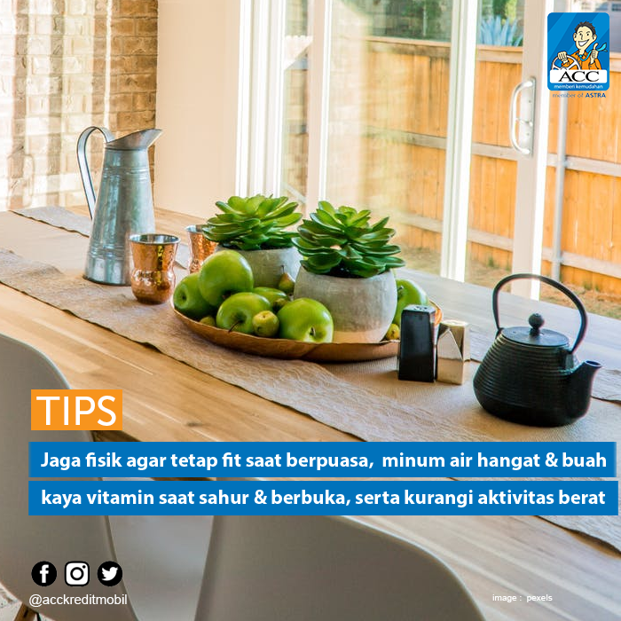 acconeid's tweet photo. Secara alamiah, tubuh kita rentan terserang virus &amp; bakteri seiring berkurangnya asupan makanan &amp; minuman selama berpuasa. Alhasil banyak yang terkena flu. Kuncinya, perbanyak waktu istirahat &amp; minum air putih hangat saat sahur &amp; berbuka. Bila perlu izin tak ngantor dulu #ACClife https://t.co/rTQ7OS33qw