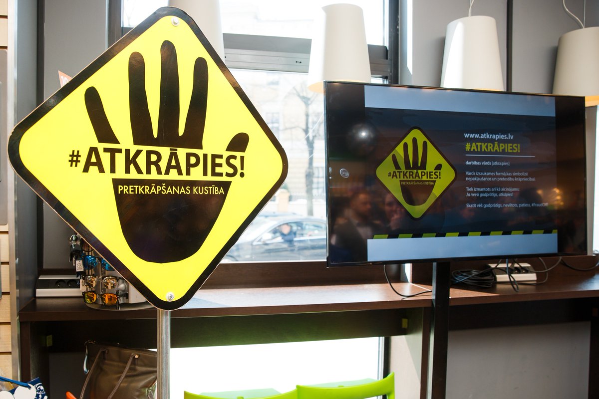 FraudOff_LV's tweet photo. ☝️Ziņojot ir iespējams mazināt ēnu ekonomiku, krāpšanu, korupciju un citas negodprātīgas darbības dažādās tās izpausmēs. Lai arī netieši, tomēr tās ietekmē ne tikai Tevi pašu, bet arī Tavu ģimeni un tuvus cilvēkus!
Sajūti atšķirību un pievienojies #Atkrāpies!#FraudOff! kustībai! https://t.co/8ZX4U3mTEu