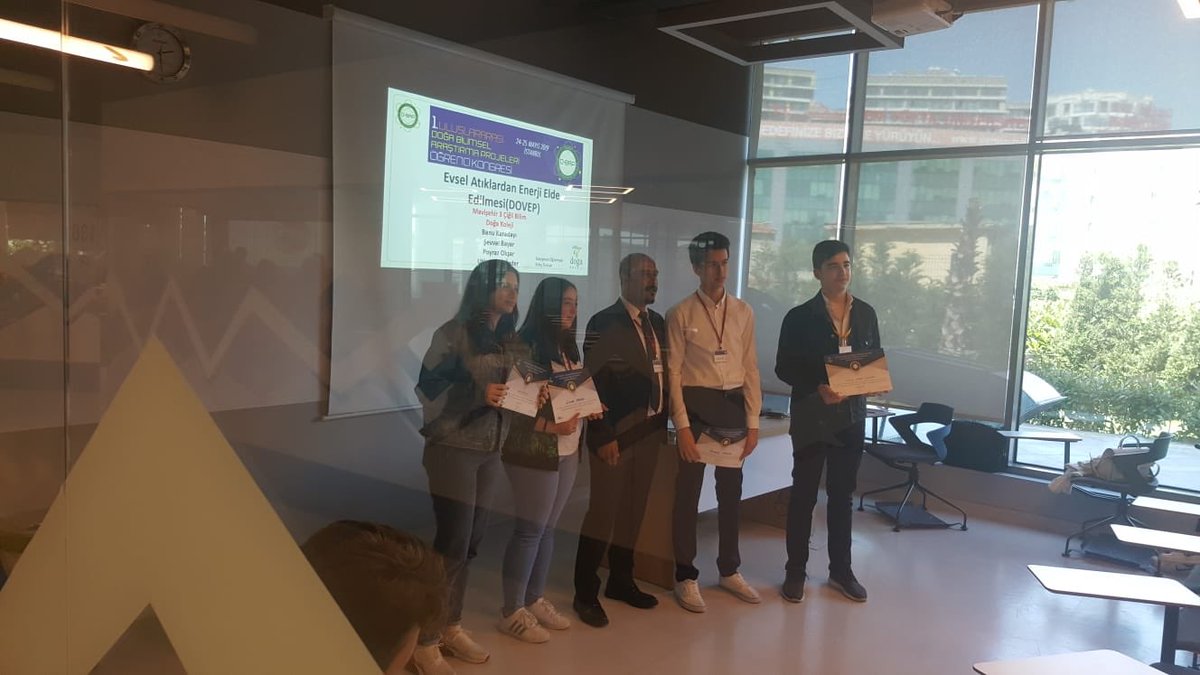 Uluslararası Doğa Bilimsel Araştırma Projeleri Öğrenci kongresine katılan çocuklarımız bilimsel bilgiye nasıl ulaşacaklarını, bir probleme nasıl çözüm yolu üreteceklerini ve toplum önünde nasıl konuşacaklarını tecrübe ettiler.
<a href="/KvancBarlas/">Kıvanç Barlas 🇹🇷</a> <a href="/SelinGundogu/">Sultan Selin Gündoğu</a> <a href="/Glrbci/">Gül Arabaci</a>