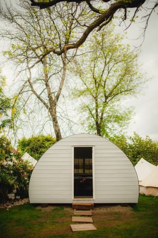 ballyvolanehse's tweet photo. Tickets selling fast for our special bank hols 
@oldbutterroads
 #BerthaSessions live music &amp; supper this coming Sat 1st June. We have glamping units available if you would like to stay over. Details and bookings on link: https://t.co/5RAGFnde9p https://t.co/N8vyirIaWW