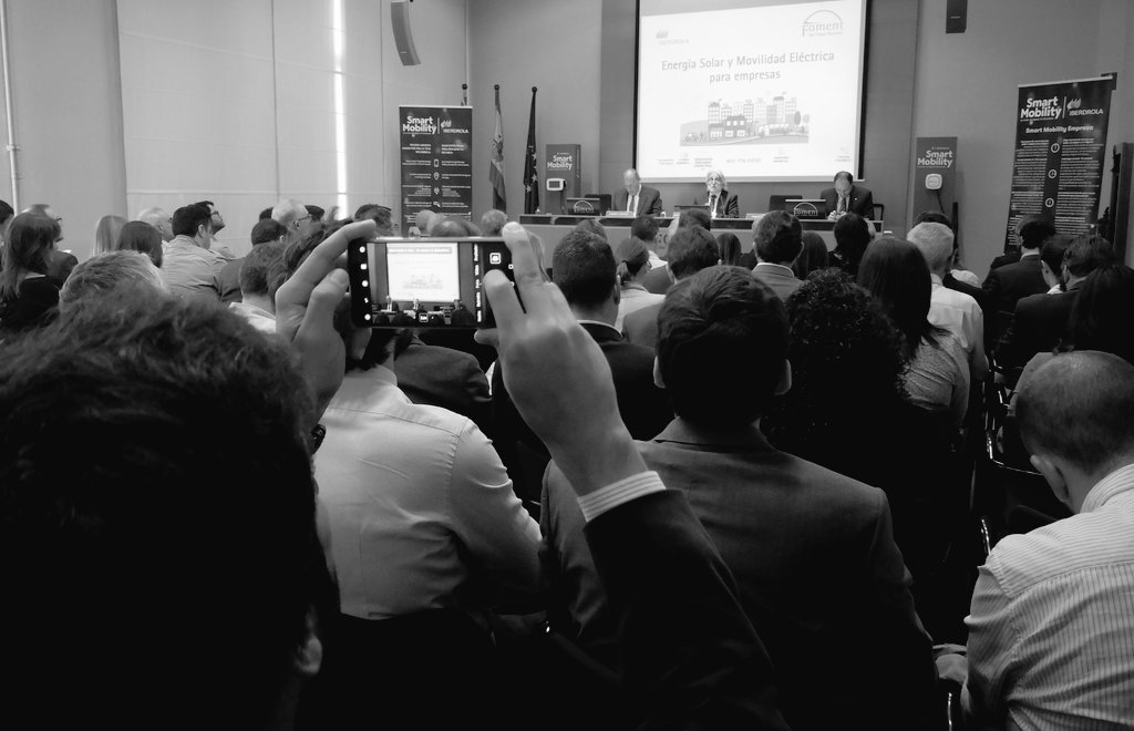 FomentTreball's tweet photo. J. S. Llibre inaugura la sessió"Estem en temps de grans transformacions i la competitivitat i la sostenibilitat juguen un paper clau. @FomentTreball vol estar present en totes les transformacions i contribuir en les possibles solucions. Avui el debat és la mobilitat del futur" https://t.co/MuOWaoJ1p9