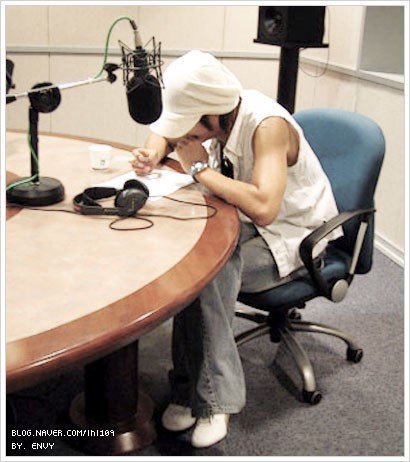 oupsup's tweet image. 혜성오빠 라디오 dj되는 기념으로 (+싢복절맞이) 기차 준비했습니다🤗
2005년 1집활동당시 사랑에관한 101가지정의 라디오 음성파일이에요 풀버전은 아니고 몇개빠져있어요😥 
출처는 파일속에 있어요
다운받으실때 RT부탁드려요🙏🏻
링크 타래에