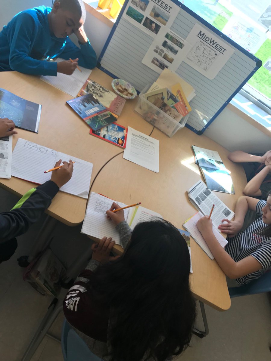 Students in Mrs. Gatmaitan's 4th Grade class explored stations that included resource materials from the different regions of the USA.  They even sampled fresh produce and edible products from the regions! <a href="/mpspride/">Manchester Schools</a>