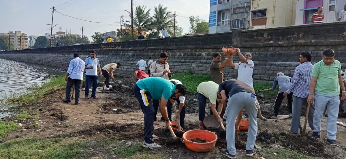 KmcKolhapur's tweet photo. दि. 27 मे रोजी संध्यामठ येथे स्वच्छता मोहीम पार पाडण्यात आली.  यावेळी कोल्हापूर महानगरपालिकेचे आयुक्त डॉ. मल्लिनाथ कलशेट्टी, उपायुक्त सरनाईक सर, सिटी इंजिनीर सरनोबत सर, कर्मचारी व नागरिक उपस्थित होते... https://t.co/2lTGo4qHRq