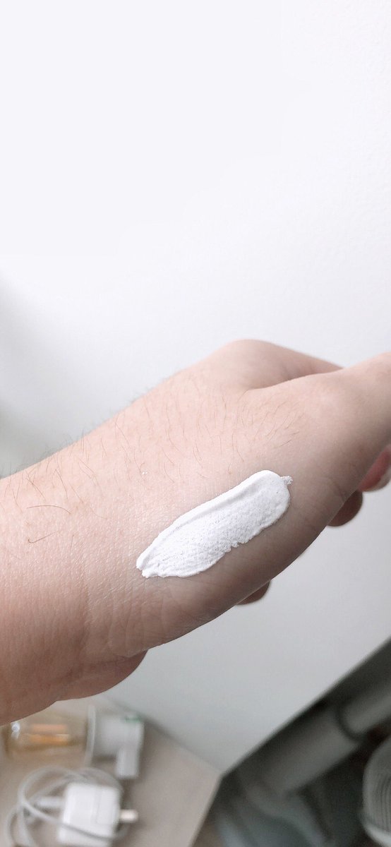 llwoqll's tweet photo. จะมาแนะนำเจ้า cc ครีมตัวนึงชื่อว่า Spell cc cream มีspf50pa+++เป็นcc cream ที่ผสมสารกันแดด เนื้อบางเบาไม่เหนียวเหนอะหนะ พร้อมปกปิดริ้วรอยต่างๆได้อย่างเรียบเนียนไม่วอก ไม่ลอยแถมราคาไม่แพงด้วยฮะ ซองละ39บาท แถมกันน้ำกันเหงื่อด้วย พิกัด 7-11 เลยครับ 👏🏻 #cccream #กันแดด #spellcccream https://t.co/qoUpZ7KvY2