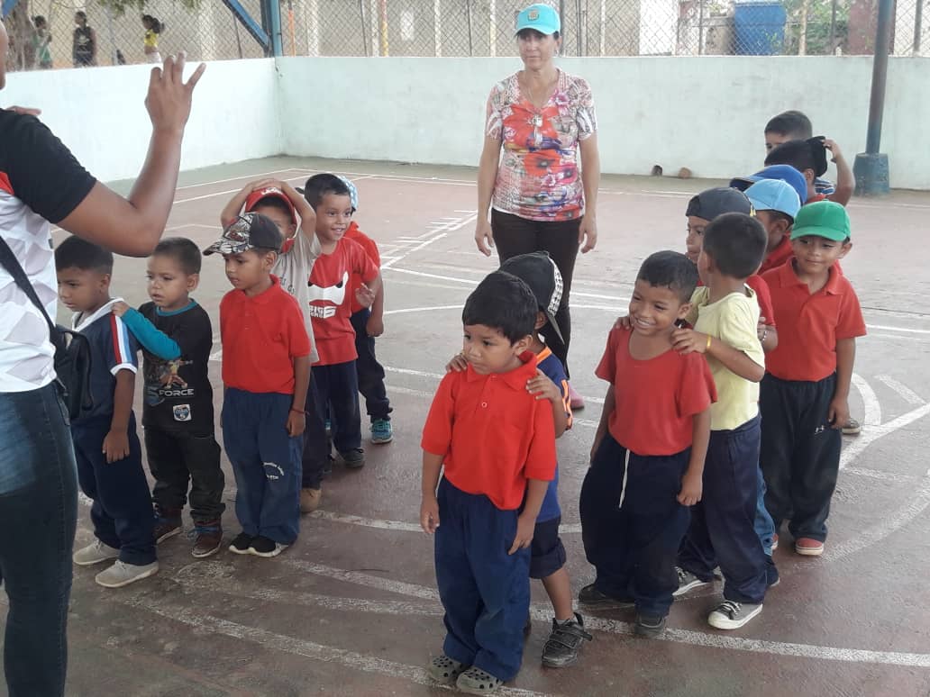 Neubech's tweet photo. Cierre de la semana de las mini olimpiadas de educación inicial en la escuela Vista al Mar de Píritu ANZ, con creatividad se logra alegría y paz @MPPEDUCACION @ZEAnzoategui @SalaAnzoategui @carcast02 https://t.co/TIPgyAvqZe