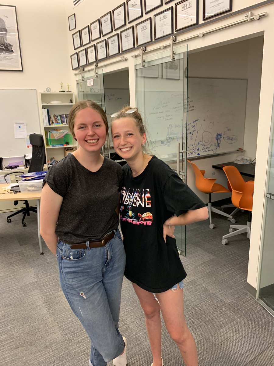HazelChee's tweet photo. Lots of smiling faces on a magnificent Monday @MulgraveSchool @MulgraveAlum #grad2018 #grad2019 @claire5455 @AnitaStewart4 @nicbelluk https://t.co/5E3LNdDBR3