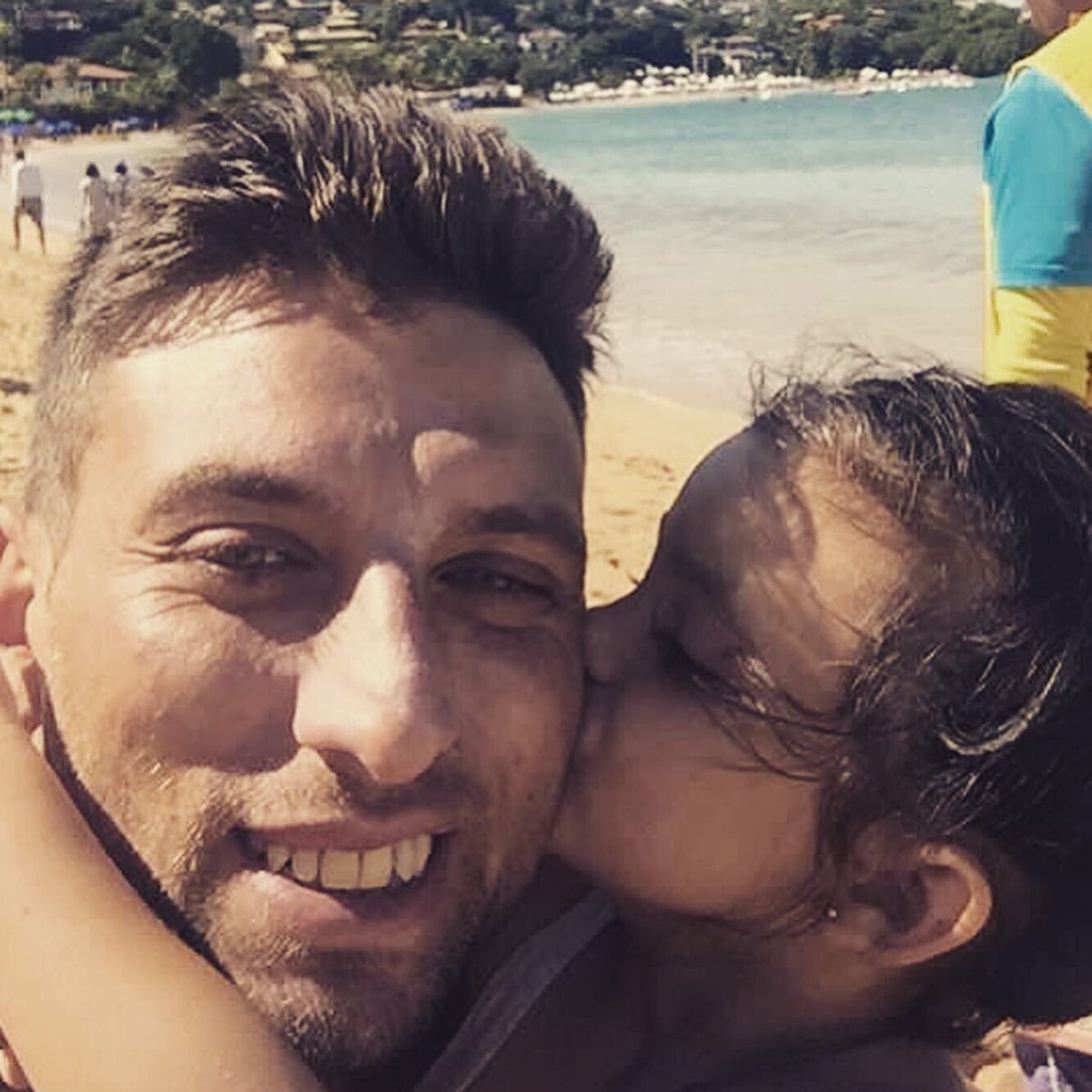 FilardiVoley's tweet photo. #Brasil 🇧🇷 Vacaciones en familia ⛱🏝 .
Este año nuevo destino en la Liga 🇦🇷🏐 @voleyaclav con @Gigantesdelsur #neuquen #filardivoley #javifilardi #volleyballplayer #volleyball #voley #gigantesdelsur https://t.co/nvpjr3aoXs