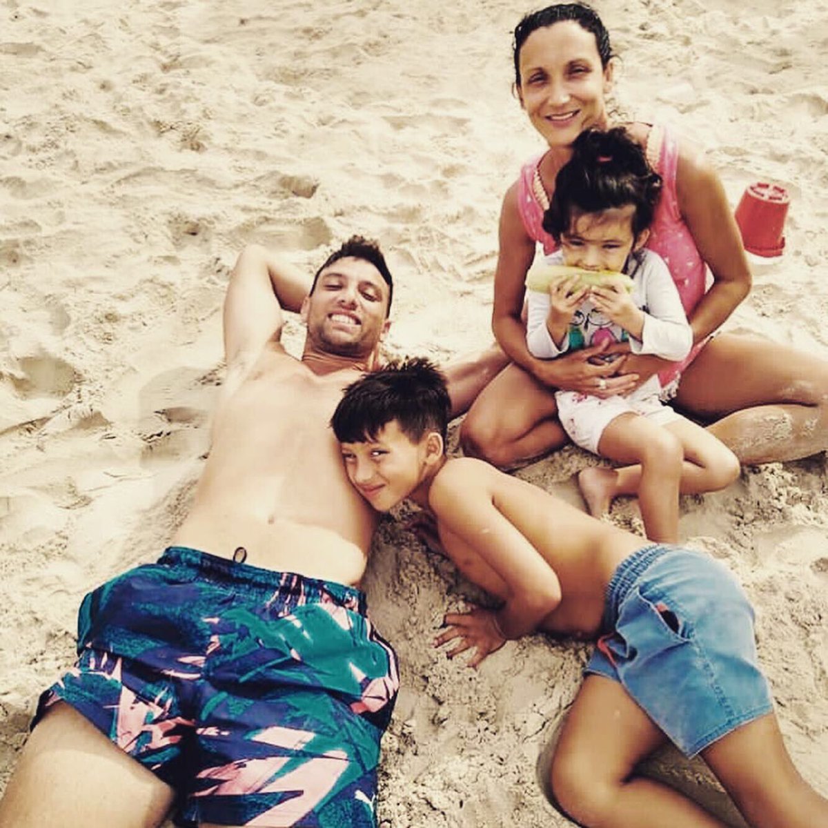 FilardiVoley's tweet photo. #Brasil 🇧🇷 Vacaciones en familia ⛱🏝 .
Este año nuevo destino en la Liga 🇦🇷🏐 @voleyaclav con @Gigantesdelsur #neuquen #filardivoley #javifilardi #volleyballplayer #volleyball #voley #gigantesdelsur https://t.co/nvpjr3aoXs