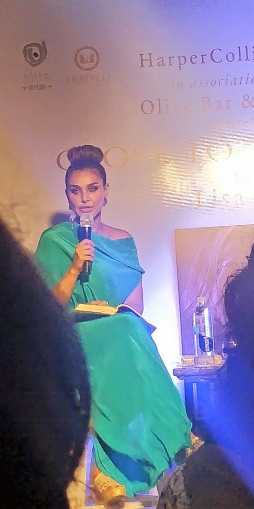 Shayoneespeaks's tweet photo. A true example of beauty with brains. Thank you @Lisaraniray for giving us a peek into your life. Look forward to reading #ClosetotheBone! 

Was too shy to ask for a selfie with you 🙈🙈

Thanks @EkCupCoffee for inviting me :) https://t.co/G93dGBhB8A