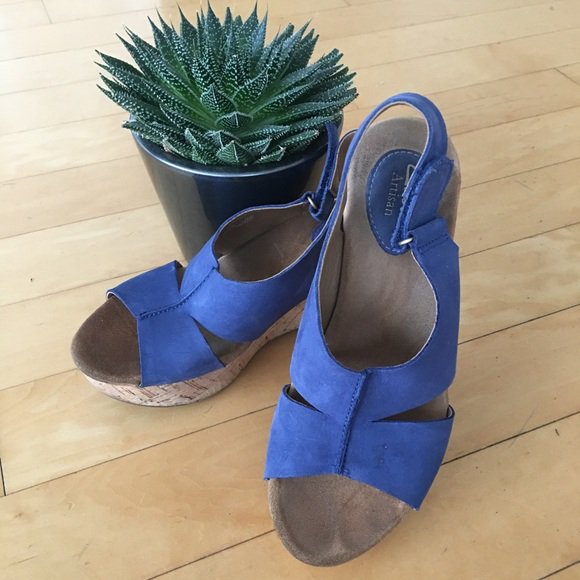 knotsforhim's tweet photo. So good I had to share! Check out all the items I'm loving on @Poshmarkapp #poshmark #fashion #style #shopmycloset #samedelman #victoriassecret #clarks: https://t.co/kPc5w1bXGL https://t.co/HRQGvrYI6k