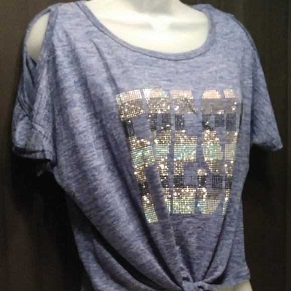 BrendaWVasquez's tweet photo. So good I had to share! Check out all the items I'm loving on @Poshmarkapp from @besos_z #poshmark #fashion #style #shopmycloset #jessicasimpson #hotwings #vanheusen: https://t.co/wll3pJW6fV https://t.co/bS7aZmcgAf