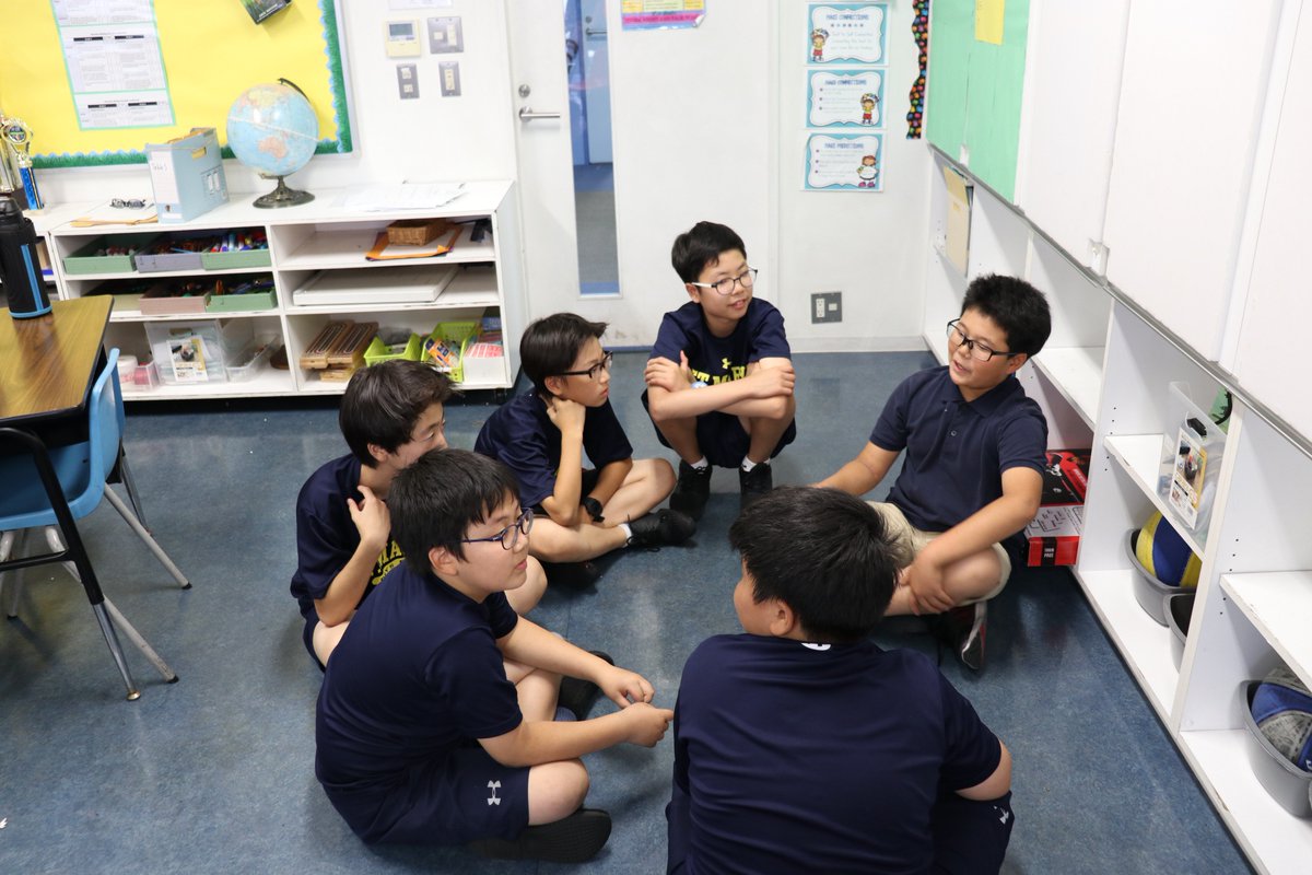 SMISMSSchool's tweet photo. 6th grade ambassadors advising the current 5th graders about making a smooth transition to the Middle School.  #studentleadership #studentshelpingstudents  #gotitans https://t.co/be2fJ0SZoL