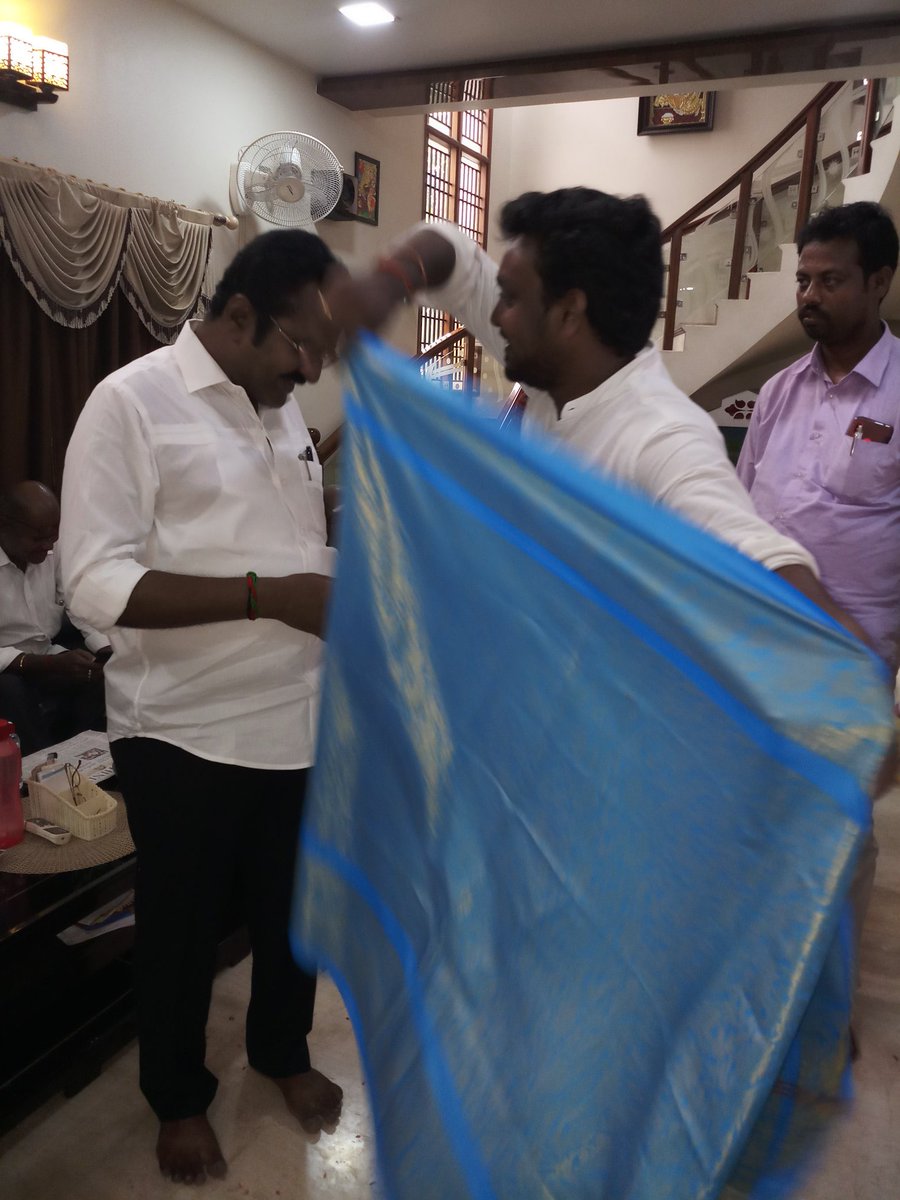 MohanRa52648004's tweet photo. மண்ணின் மைந்தர்  
கடலூர் நாடாளுமன்ற உறுப்பினர்
அண்ணன் ரமேஷ் அவர்களுடன்....
#CuddaloreMP 
#TRVSRamesh https://t.co/66C0HJkopx