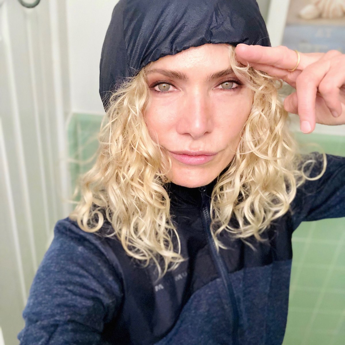 EsmeeStJames's tweet photo. A big, heartfelt #MemorialDaySalute to all those who've served, are currently in the service &amp; all those who've fallen during and since serving💟 I honor you. Without you many of us wouldn't be here. Your courage &amp; love for country is beyond compare. Thank you for protecting us🙏 https://t.co/PpYWHRQF12