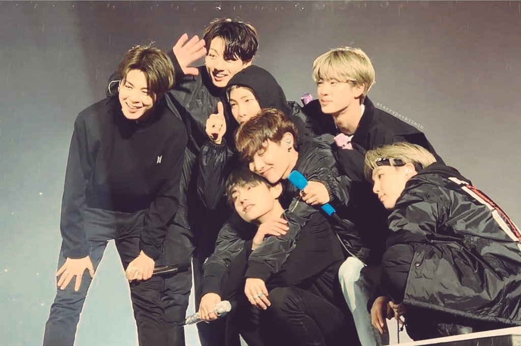 I never knew there were so many Pakistani Armys😍 #PakistanBTSArmy let's continue to make the hashtags trending so that <a href="/BTS_twt/">방탄소년단</a> notices us. C'mon let's do it guyyyss. I purple you all💜
#BTSOurMuhabbat #BTS #PakistanNeedsBTS