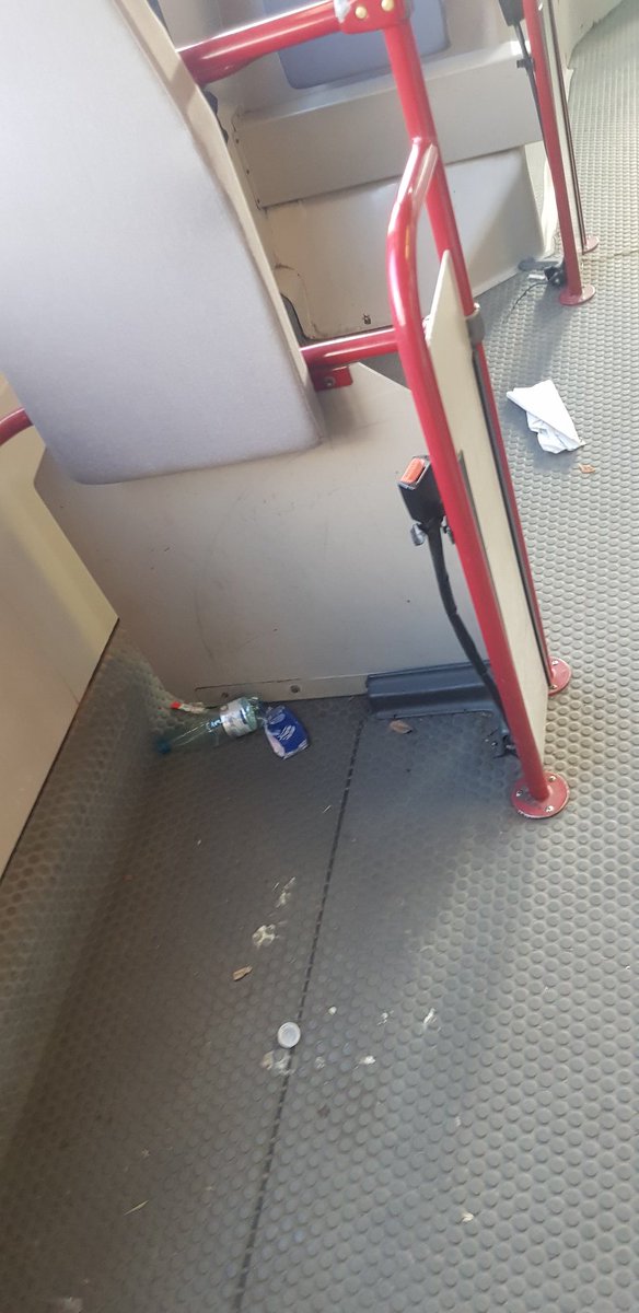 GermanAltese's tweet photo. @InfoAtac @Roma @virginiaraggi Autobus perennerente guasti, quei pochi che riescono a partire assomigliano più a discariche su ruote e sono talmente scassati che il rumore è quello di un bombardamento. E non mancano gli effettici speciali: ci piove dentro! https://t.co/1MmLlK7Ixl