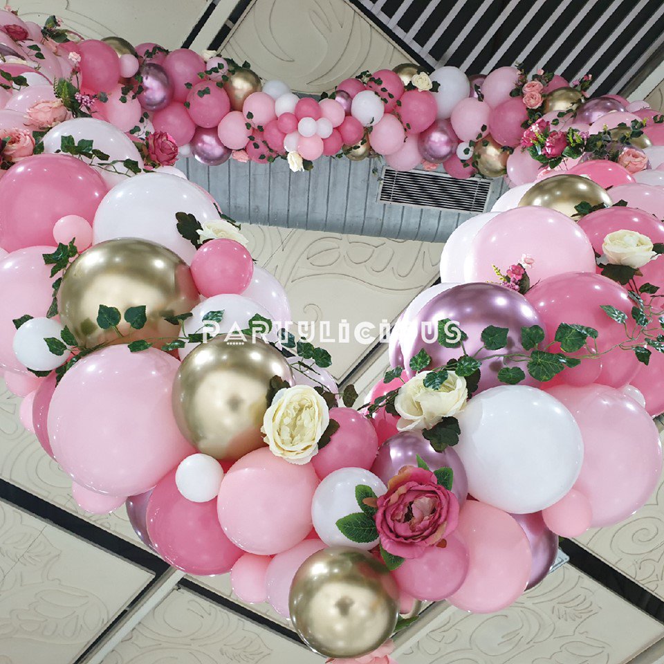 Partylicious_in's tweet photo. Tots crushing over these hues of pink for Valentine Day decor at Pacific Mall, Rajori Garden. Touch base with us if you need some magic with balloons at your next get-together! #partyliciousbyshivani #Qualatexballoons #Balloonartist #Qualatexballoonnetwork #Boutiqueballoons https://t.co/Qj2idQhl4P