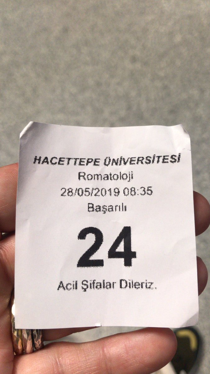 Hastalar arasında en genç olmanın sinir bozukluğu ile beklemece 😕