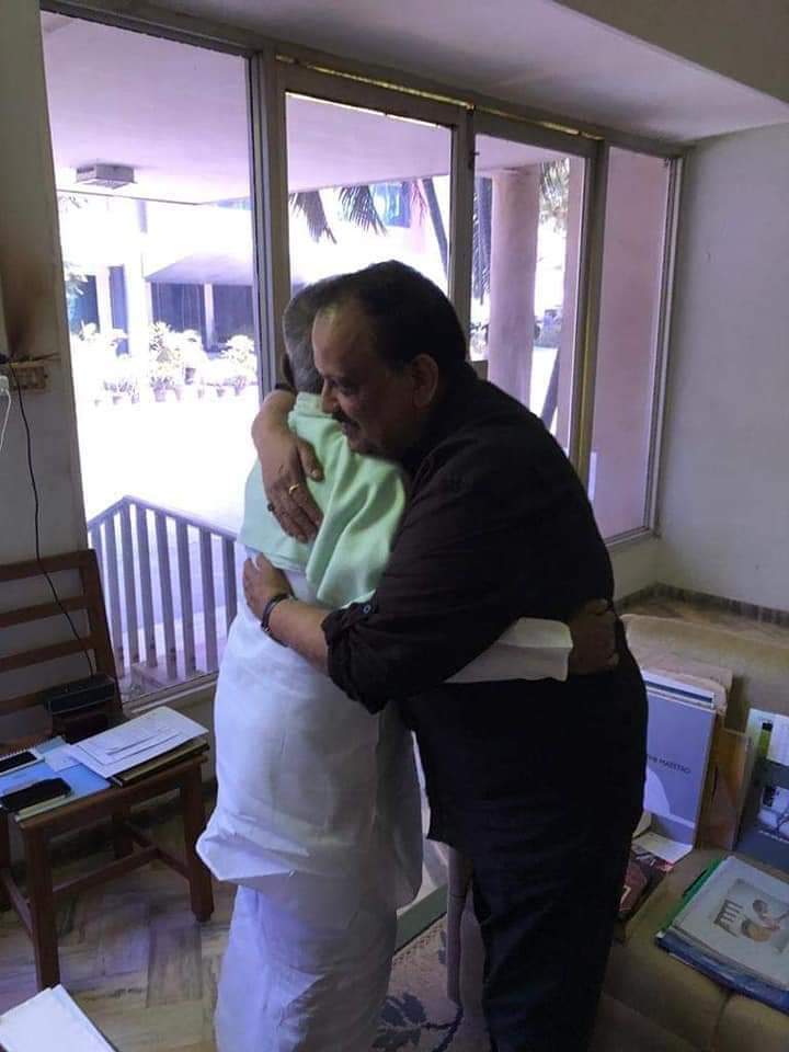 FansmarkApp's tweet photo. #Fanmoment

 Legends are Back !!!

#IsaiGnani #Ilayaraja Is With The Evergreen #SPB For His Upcoming Concert😍🤩👌🏻👏🏻🎊

#IsagnaniIlayaraja  @Illayaraja4 #Fansmark
#SPBalasubrahmanyam   @SPB BALASUBRAMANIAM -GOD GIFTED VOICE https://t.co/Qo88CjcgFH