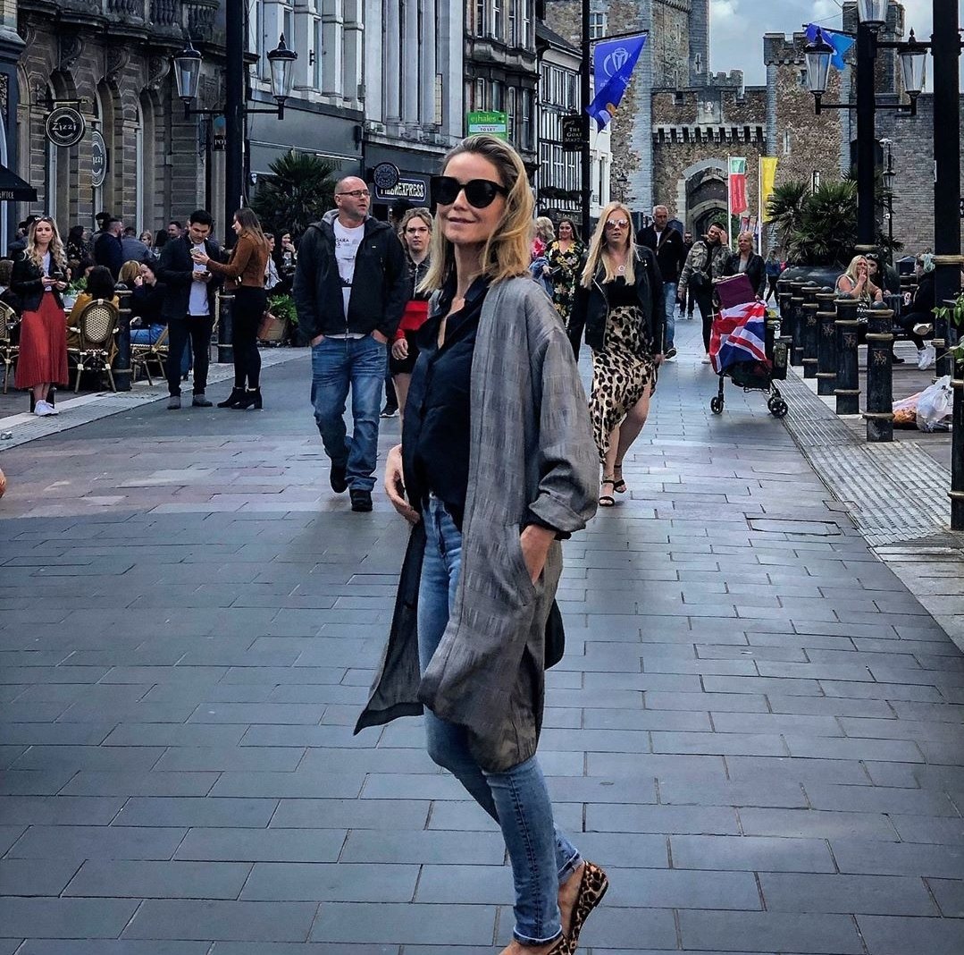 Born_Three's tweet photo. Could someone please direct me to nearest gin bar? Please and thank you... 🍸 
Cardiff is a great city! https://t.co/d5oVseBb60
