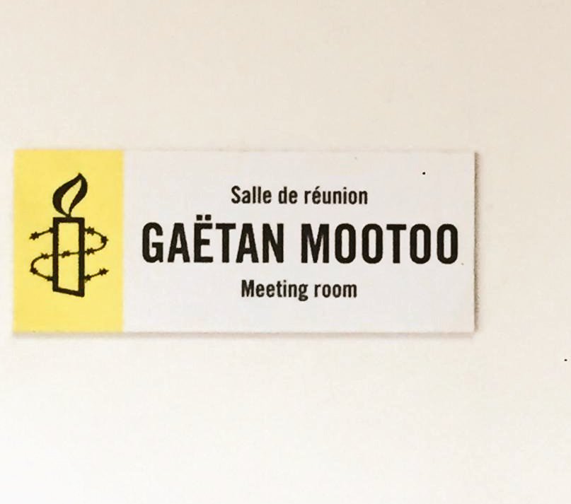 Dɔnnin Dɔngoman (@kinefatimdiop) on Twitter photo 🙌
Et maintenant... Le nom #GaetanMootoo raisonnera au bureau d'<a href="/AmnestyWARO/">Amnesty West & Central Africa</a> pour le souvenir et pour les générations futures. 🙌
Et maintenant... Le nom #GaetanMootoo raisonnera au bureau d'<a href="/AmnestyWARO/">Amnesty West & Central Africa</a> pour le souvenir et pour les générations futures.